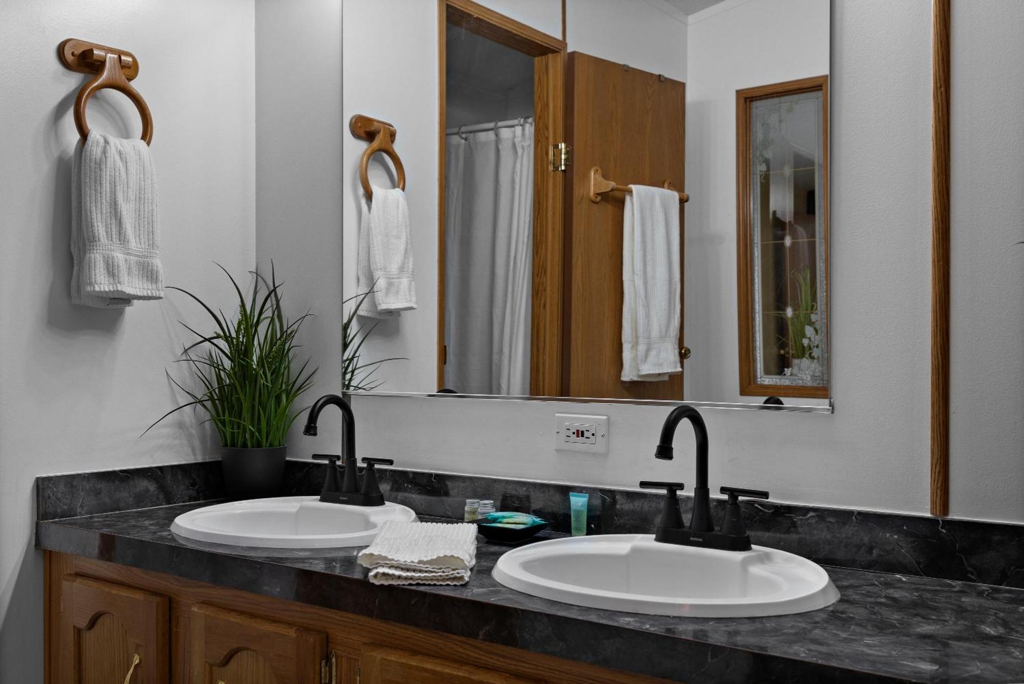Let'S Go ! Fisherman, Families, Pools One Minute From Your Door, Comfort, Location Perfect, Amenity-Rich, Pup Friendly, Discover An Exceptional Wyoming Stay, Thermopolis River Walk Home At Hot Springs State Park, 'Where Families And Fisherman Stay' 외부 사진